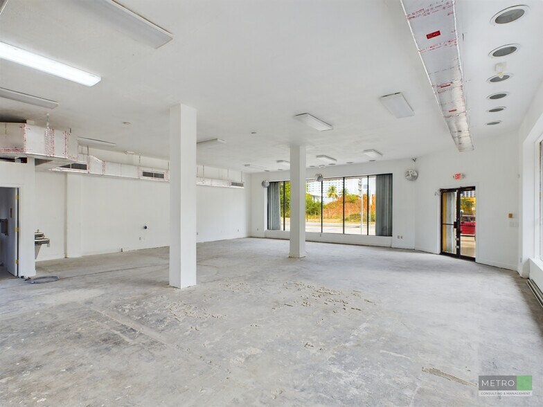 More Photos Of 801 SW 1st St, Miami Freestanding For Sale