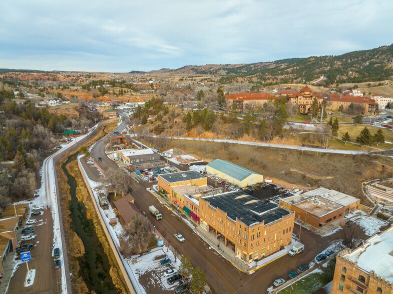 More Photos Of 603 N River St, Hot Springs Hotel For Lease