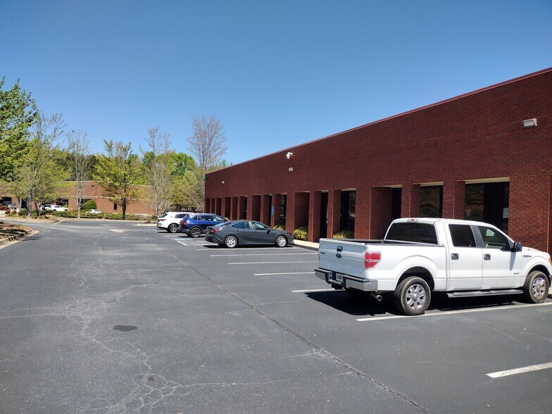 More Photos Of 5207 Belle Wood Ct, Buford Warehouse For Lease