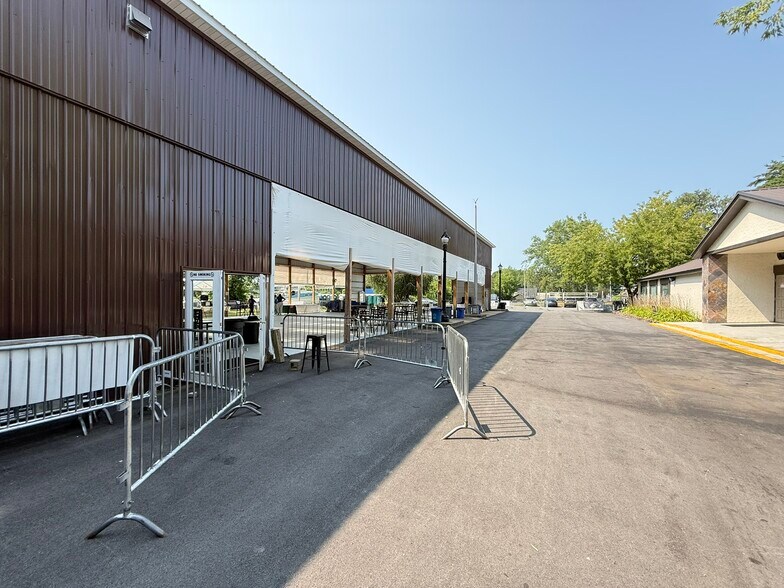 More Photos Of 7240-7286 Oswego Rd, Liverpool Restaurant For Sale