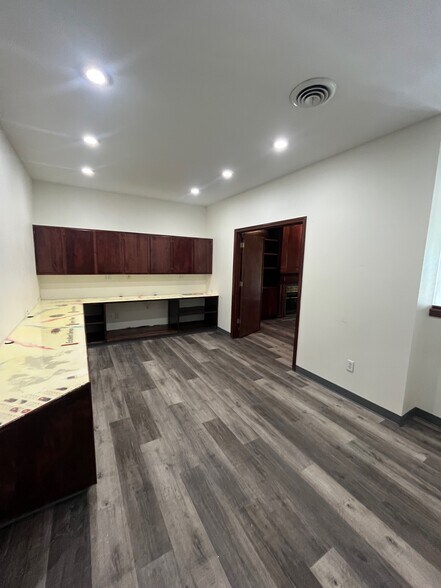 More Photos Of 1715 W Kennewick Ave, Kennewick Medical For Sale