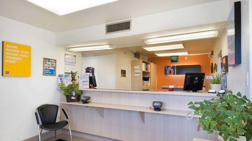 More Photos Of 325 SE Nye Ave, Pendleton Hotel For Sale