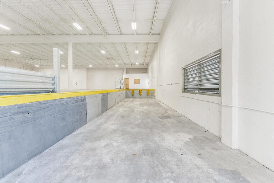 More Photos Of 14525-14570 NW 26th Ave, Opa Locka Manufacturing For Lease