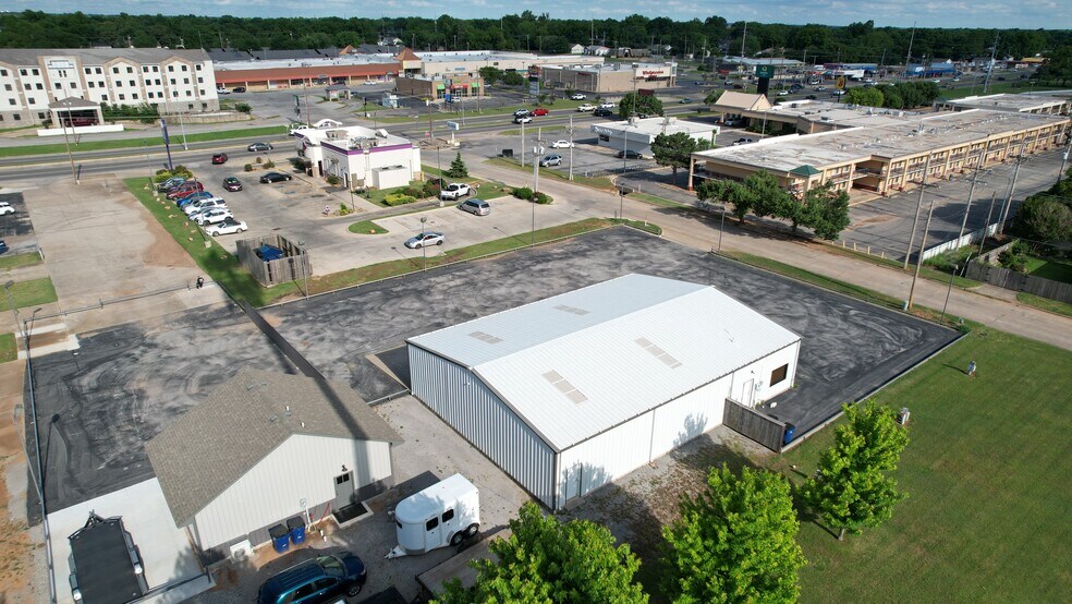 More Photos Of 1665 W Legacy Dr, Duncan Flex For Sale