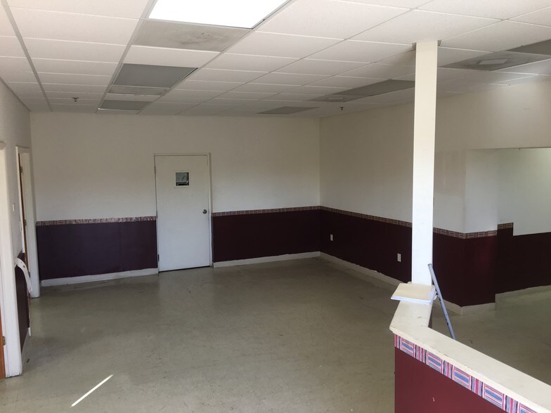 More Photos Of 408 Coles Cir, Salisbury Warehouse For Lease