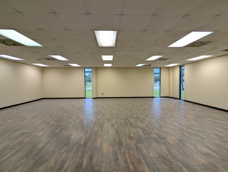 More Photos Of 6095 College St, Beaumont Office For Sale