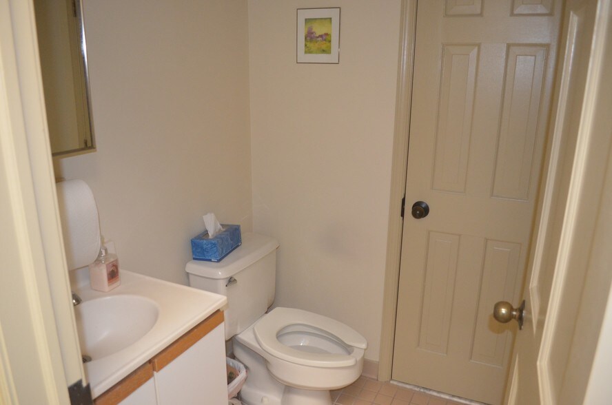 More Photos Of 3923 Blenheim Blvd, Fairfax Medical For Sale