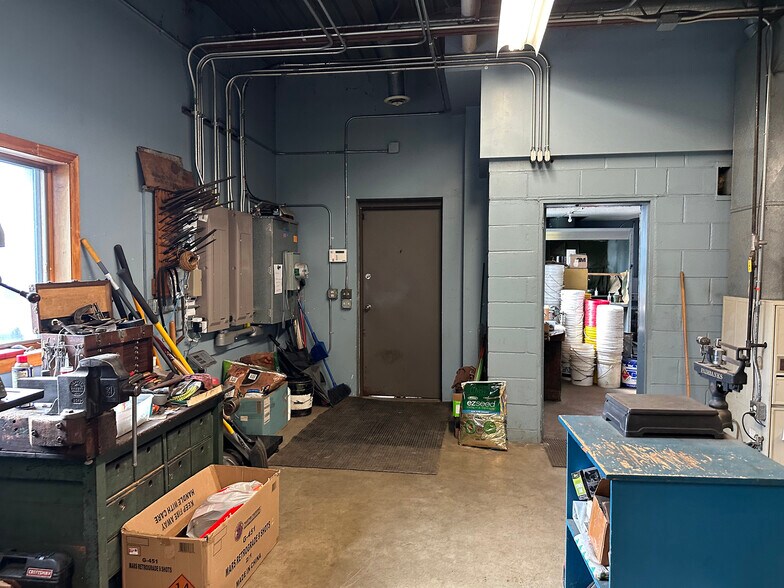 More Photos Of 2603 E 7th Ave, North Saint Paul Light Manufacturing For Sale