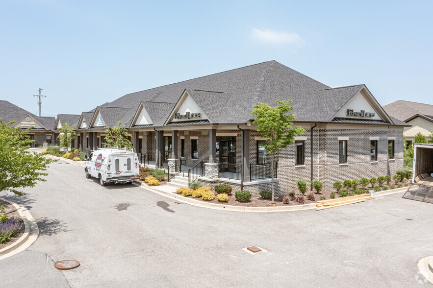 More Photos Of 132 Maple Row Blvd, Hendersonville Medical For Lease