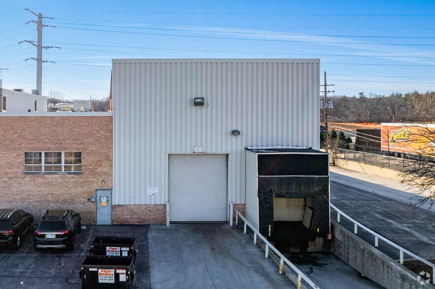 More Photos Of 543 W Algonquin Rd, Arlington Heights Warehouse For Sale