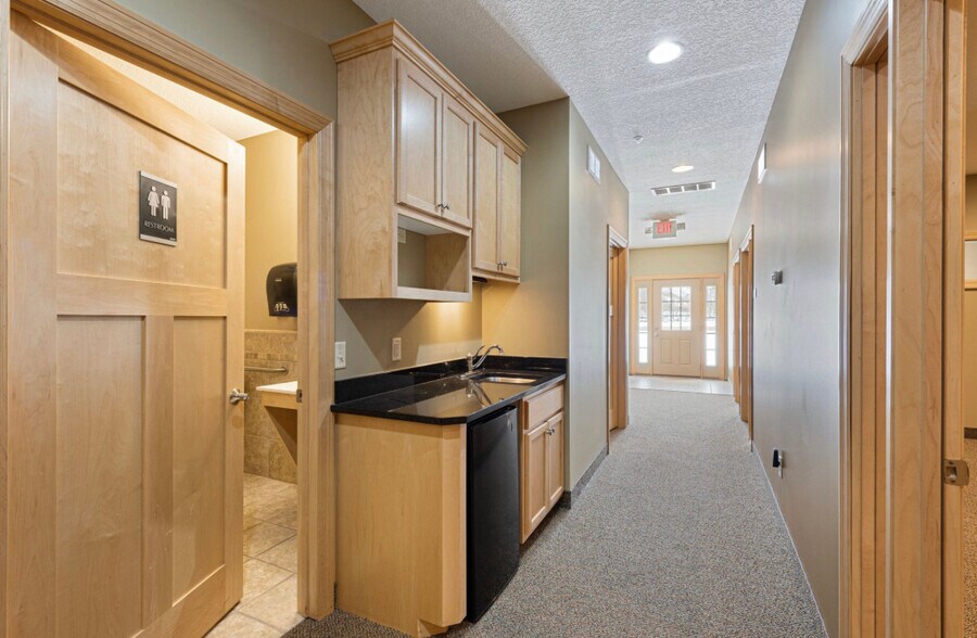 More Photos Of 1505 Southcross Dr W, Burnsville General Retail For Lease