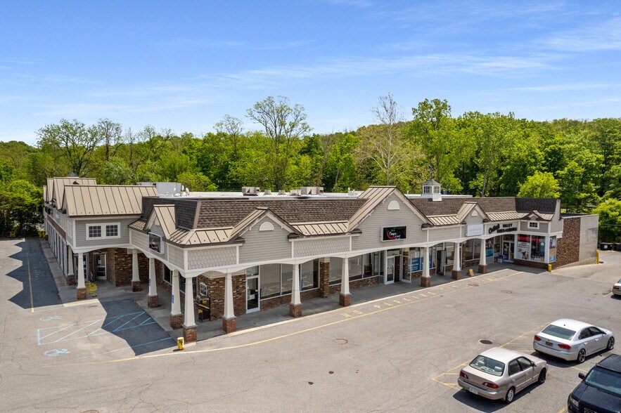 More Photos Of 3 Maggiacomo Ln, Pleasant Valley Storefront For Lease