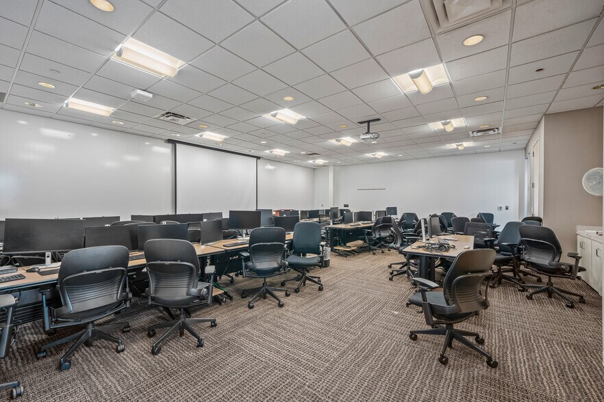 More Photos Of 4320 Huron Ave, Lubbock Office For Sale