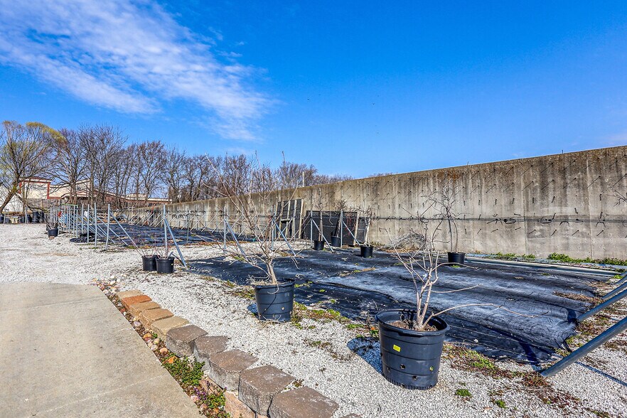 More Photos Of , Blue Springs Unknown For Sale