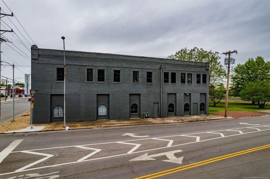 Primary Photo Of 125 N Cherokee St, Muskogee Office For Sale