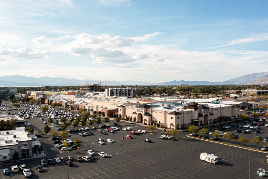 More Photos Of 575 E University Pky, Orem General Retail For Lease