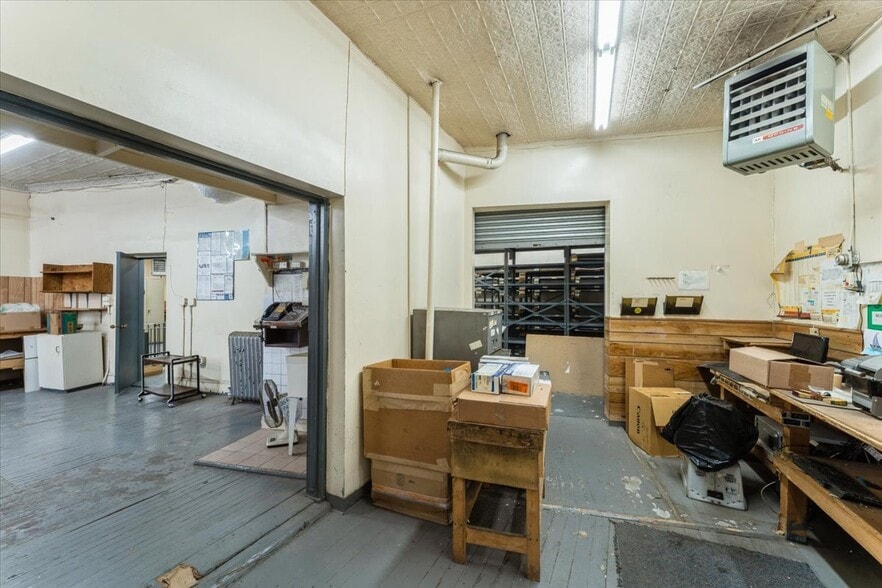 More Photos Of 13210 Hillside Ave, Richmond Hill Storefront Retail Office For Sale