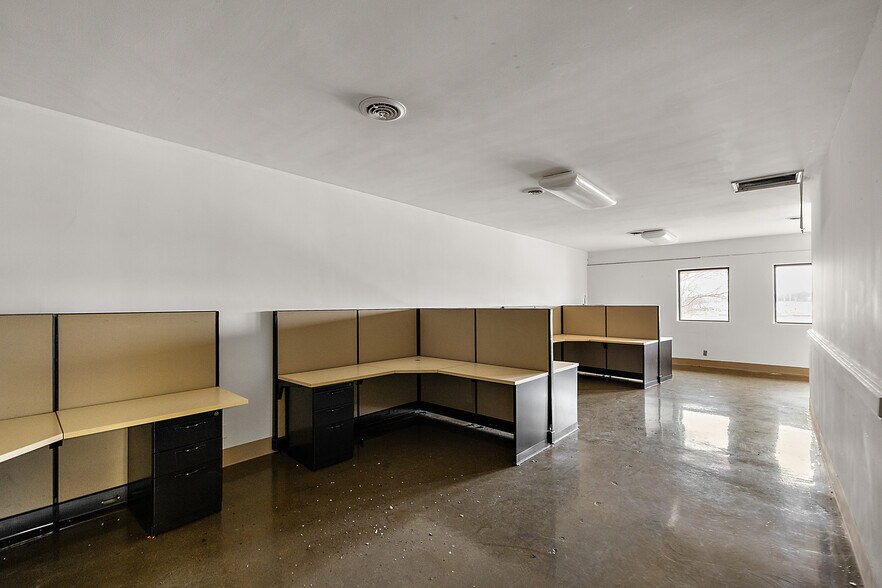 More Photos Of 71-75 W Huron St, Pontiac Office For Sale