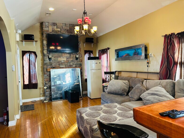 More Photos Of 4800 Delhi Ave, Cincinnati Restaurant For Sale