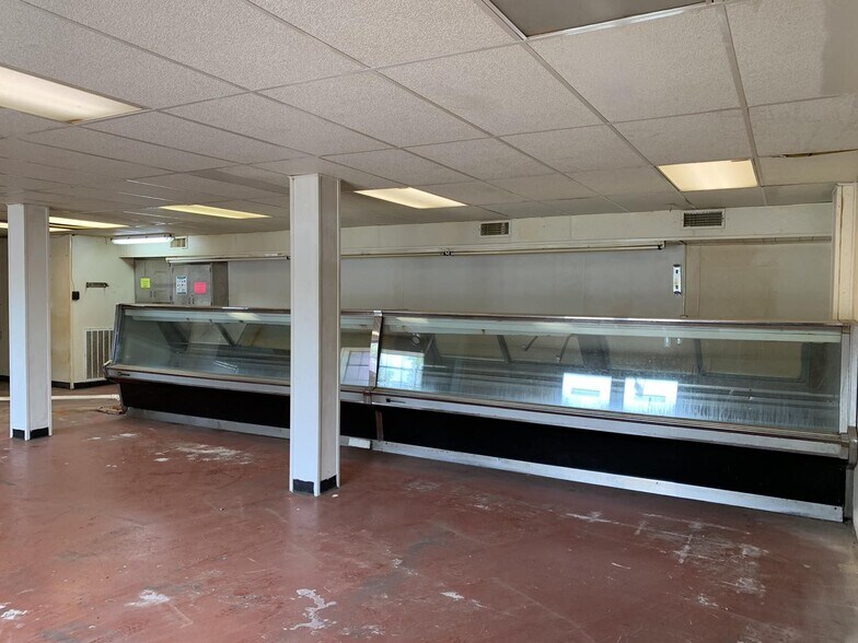 More Photos Of 1031 9th St N, Texas City Storefront For Sale