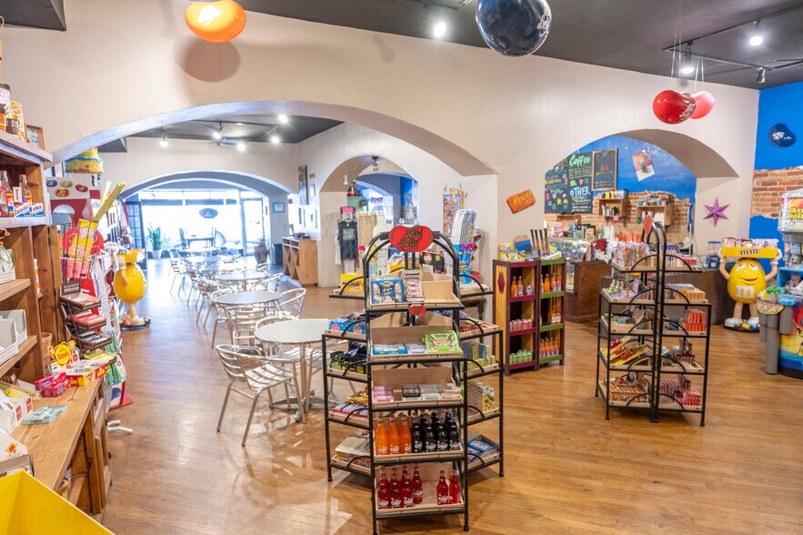 More Photos Of 104 E Alamo St, Brenham Storefront Retail Residential For Sale