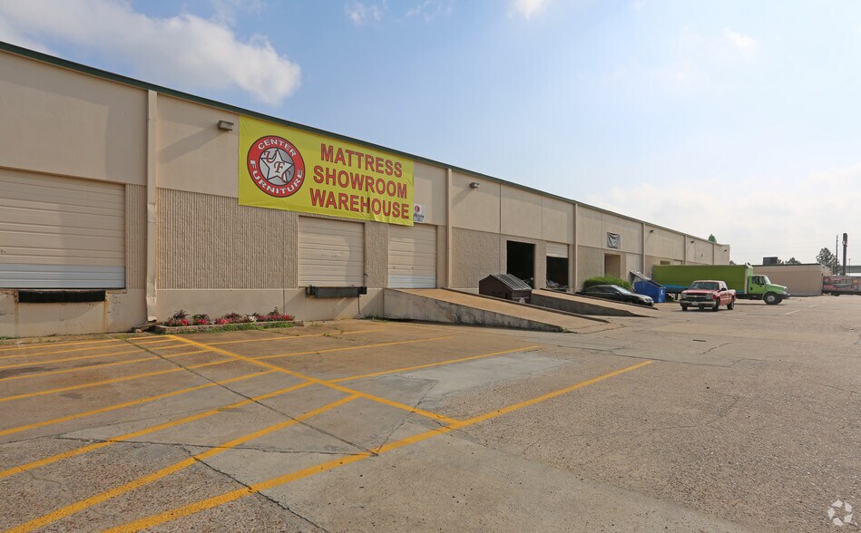 More Photos Of 16747 I-45 Fwy, Houston Warehouse For Lease
