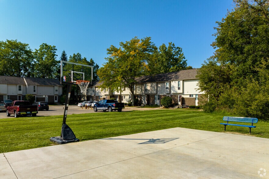 More Photos Of 5238 Dunn Hill Dr, Grand Blanc Apartments For Sale