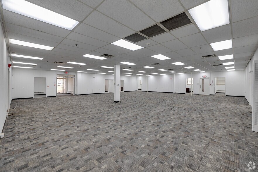 More Photos Of 235 New York Dr, Fort Washington Light Manufacturing For Lease