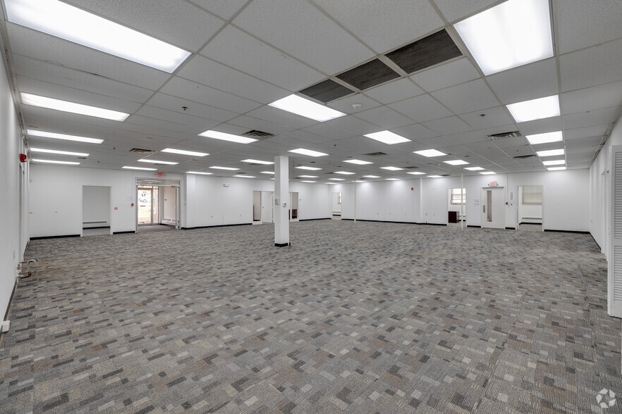 More Photos Of 235 New York Dr, Fort Washington Light Manufacturing For Lease