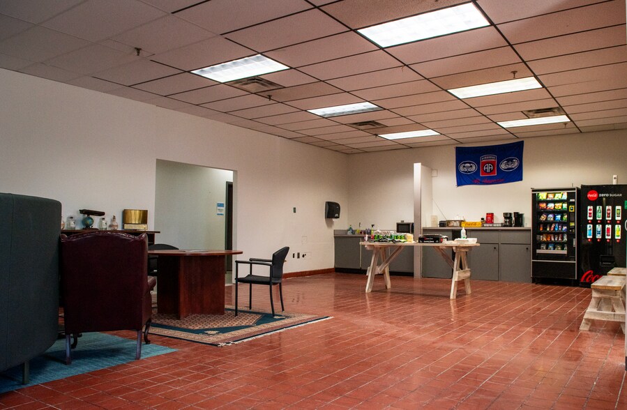 More Photos Of 215 Marvin Miller Dr SW, Atlanta Light Distribution For Lease