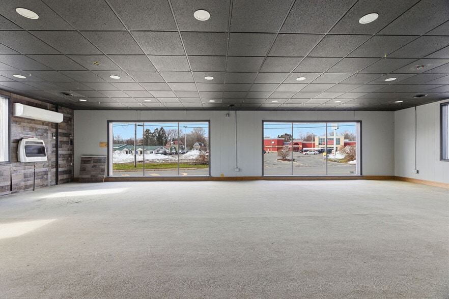 More Photos Of 15 W 1st St S, Fulton Freestanding For Sale