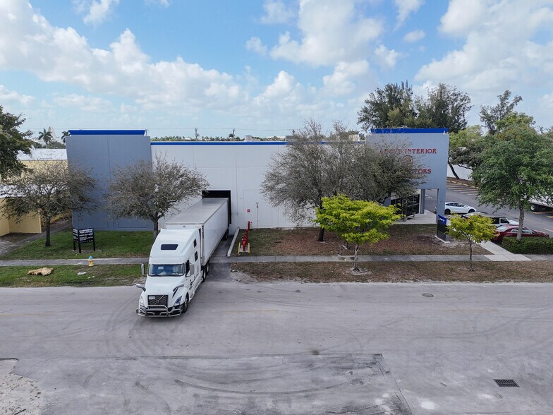 More Photos Of 955 NW 159th Dr, Miami Warehouse For Lease