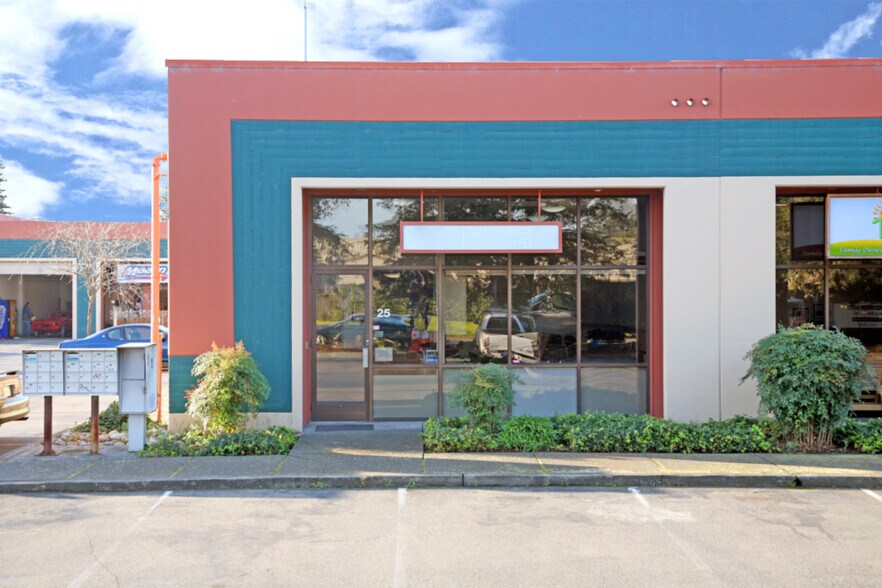 112 Commercial Ct  
