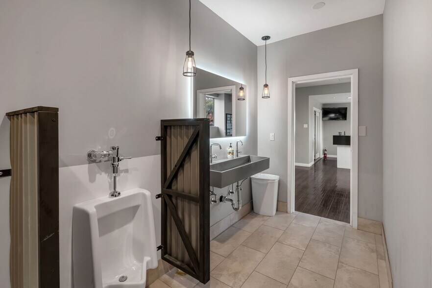 More Photos Of 2637 Saint Louis Ave, Signal Hill Warehouse For Sale