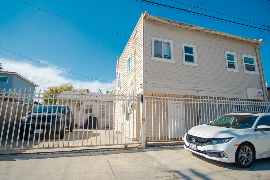 More Photos Of 3753-3759 42nd St, San Diego Apartments For Sale