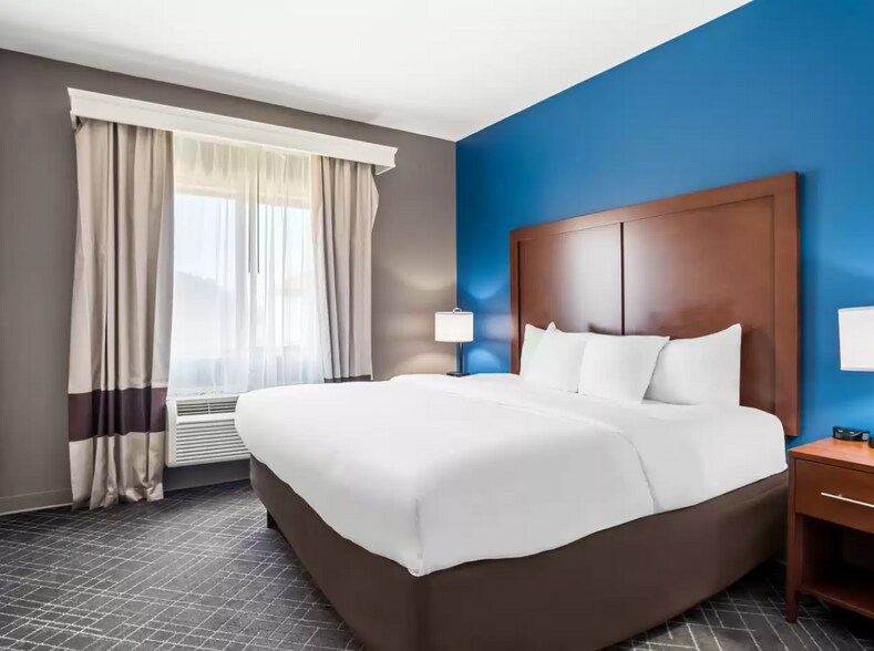 More Photos Of 200 Centennial Blvd, Lindale Hotel For Sale