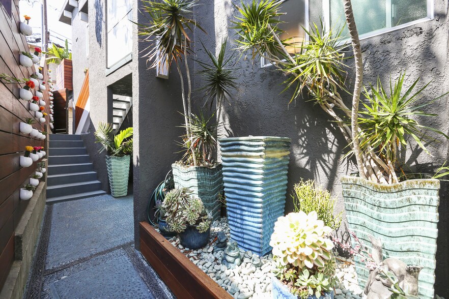 More Photos Of 472 Rosecrans Ave, Manhattan Beach Apartments For Sale