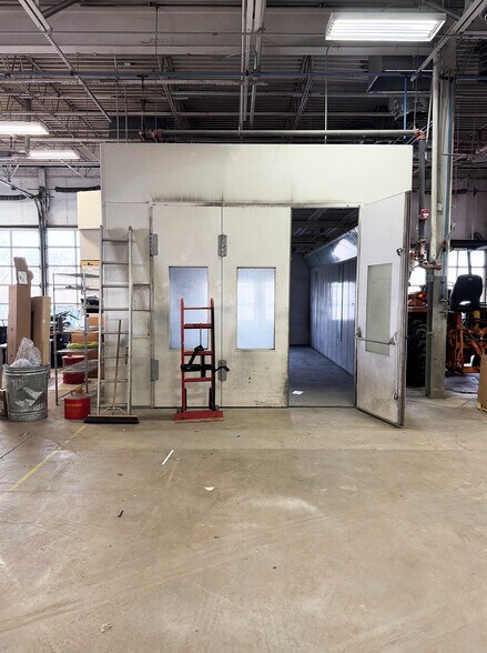 More Photos Of 1385 E Chicago St, Elgin Auto Repair For Lease