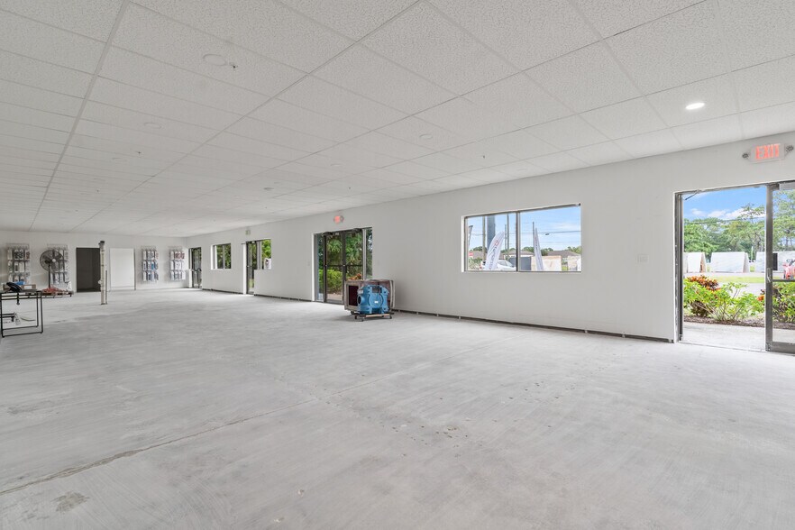 More Photos Of 5300 Ulmerton Rd, Clearwater Industrial For Lease