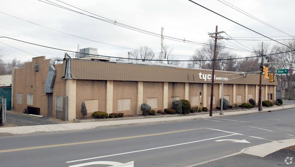 Primary Photo Of 87 Lincoln Blvd, Middlesex Warehouse For Sale