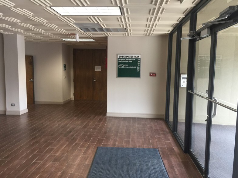 More Photos Of 30 Perimeter Park Dr, Atlanta Office For Lease