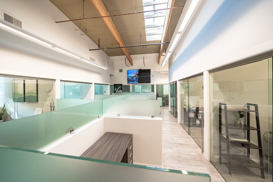 More Photos Of 90 Discovery, Irvine Office For Sale