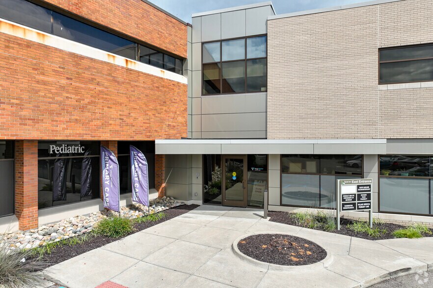 More Photos Of 23133 Orchard Lake Rd, Farmington Medical For Lease