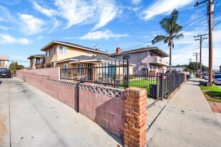 More Photos Of 4351 W 142nd St, Hawthorne Apartments For Sale