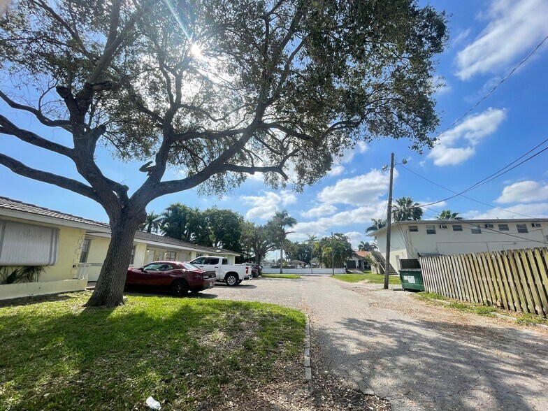 More Photos Of 213 SE Park St, Dania Apartments For Sale