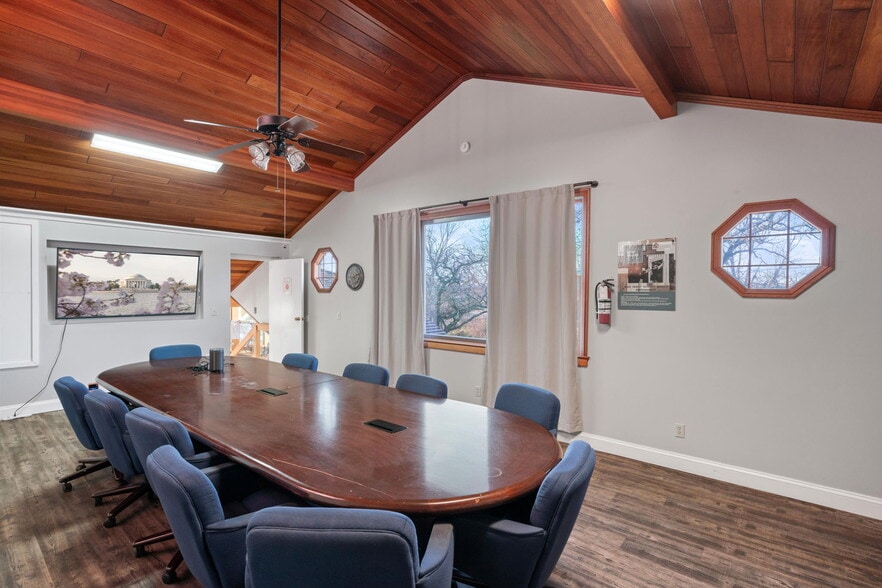 More Photos Of 101 E Marshall St, Remington Storefront Retail Office For Lease