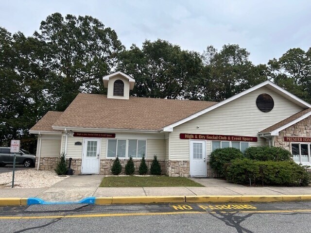 Primary Photo Of 4482 Middle Country Rd, Calverton Medical For Lease