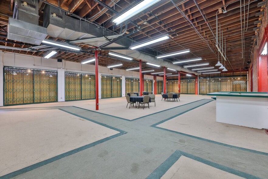 More Photos Of 400 E 4th St, Santa Ana General Retail For Lease