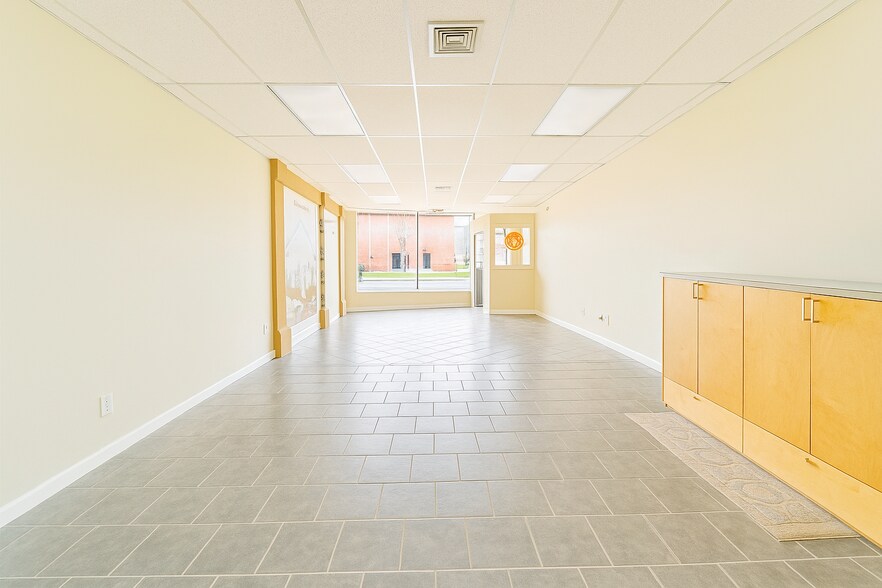 More Photos Of 322 W Montauk Hwy, Lindenhurst Freestanding For Lease