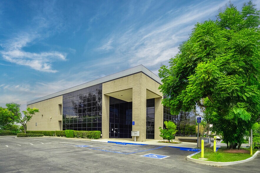 More Photos Of 10 Chrysler, Irvine Light Manufacturing For Sale